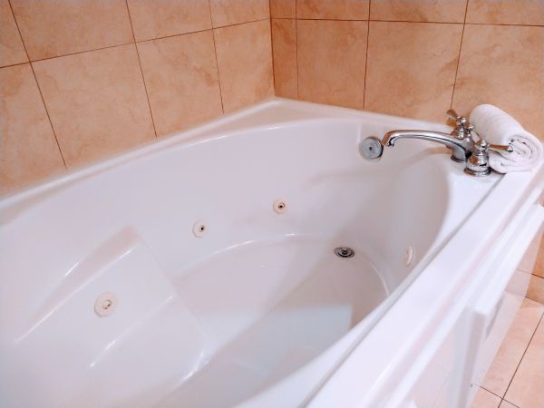 Cost of Acrylic Tub Installation in Ellicott City